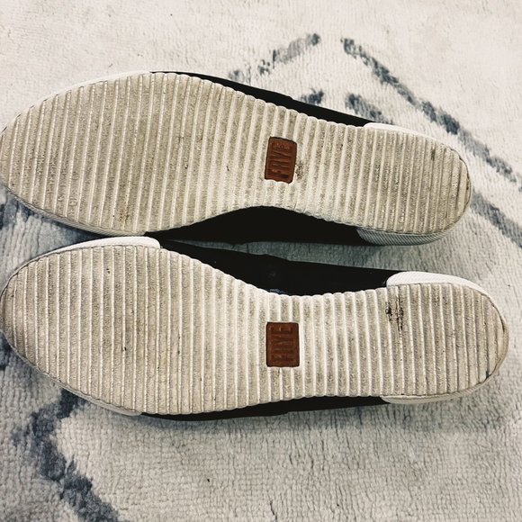 Frye "Melanie" Slip-On, size 7.5, black leather - Picture 6 of 6